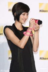 组图：桂纶镁暗示可能会隐婚 与男友平凡幸福