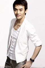 组图：王凯时尚写真潇洒帅气青春活力