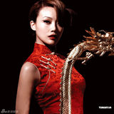 幻灯图：容祖儿新专辑订单逼白金 金龙缠身拍写真