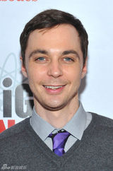 组图：《生活大爆炸》百集庆典谢耳朵招牌憨笑