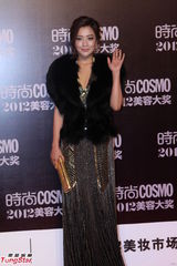 组图：孙俪倪妮低胸红装 李宇春金喜善惹注目