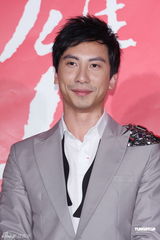 组图：陈嘉桓宣传新片《竞雄女侠》狼吻事件受关注