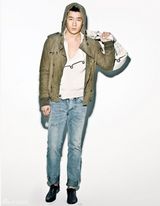 组图：白微秋装时尚写真彰显阳光特质