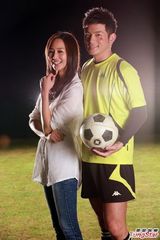 组图：宥胜发片唱情歌 张钧甯相助合拍MV