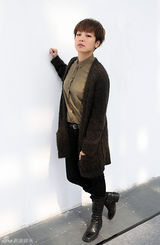 组图：何韵诗中性风帅气写真 曾欲退出歌坛