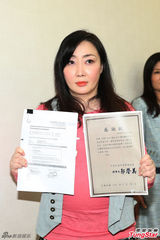 组图：萧敬腾女粉丝开记者会否认骚扰偶像