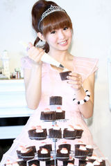 组图：郭书瑶发单曲 曝择偶条件：年纪大的