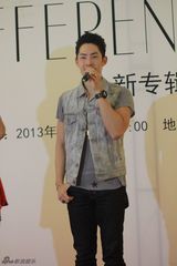 组图：吴建豪亮相歌迷送祝福 否认确定F4当伴郎