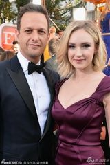 组图：《傲骨贤妻》男星乔西-查尔斯亮相金球奖