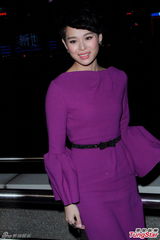 组图：胡杏儿胡定欣与民众跨年 深情献唱