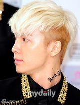 组图：SJ宣传个唱黑装帅酷 4月征战南美