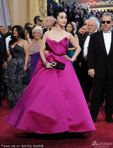 组图：奥斯卡红毯范冰冰粉色礼服大秀香肩雪肤