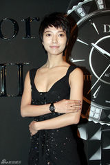 组图：王珞丹面部伤痕渐淡 优雅亮相奢侈品展 