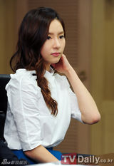 组图：韩星张赫任韩文宣传大使 申世京甜美优雅