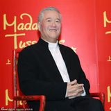 组图：赵本山蜡像登上海杜莎馆 被搞笑问春晚