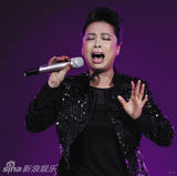 策划：唱歌要有独特范儿 湿身嘶吼狂甩头