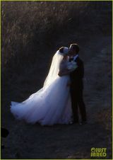 组图：好莱坞女星安妮-海瑟薇幸福完婚