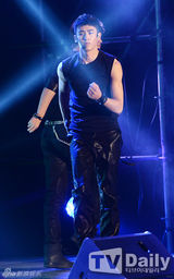 高清组图：2PM首尔开唱 野兽团魅力大爆发