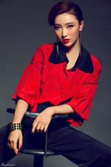 组图：马丹旎写真曝光 双面娇娃风格多变