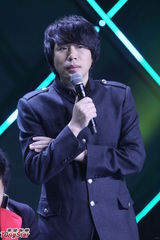 组图：水木年华新作重温经典 缪杰坐轮椅现身宣传