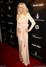 高清组图：林赛-罗韩粉色礼服亮相金球奖派对