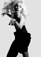 组图：Lady Gaga再登杂志封面 黑白搞怪风格依旧