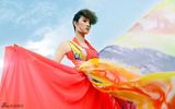 组图：隋俊波海边红裙写真 宛若花朵艳丽绽放