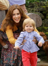 组图：细数全球王室宝宝 王子公主萌照比拼