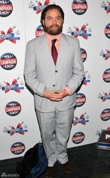 组图：扎克和法瑞尔首映玩对眼 “狂人”捧场