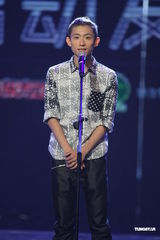 组图：吴建豪《舞林大会》热舞 张一山扎马尾助阵