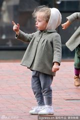 组图：杰西卡-帕克幼女当街热舞hip-hop星范儿十足