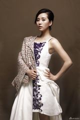 组图：刘诗诗白裙写真复古清新 显古典韵味