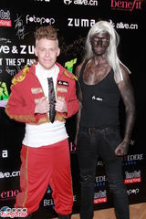 组图：香港明星欢庆万圣节 安志杰化身街霸阿龙