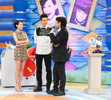 组图：冯绍峰《康熙来了》获小S投怀送抱