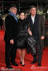 文德斯搂娇妻撑《皮娜》首映 德国总统夫妇秀恩爱