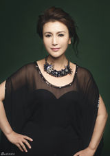 组图：警花王茜端庄写真沉稳内敛显优雅