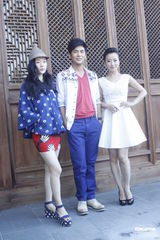 组图：《爱情面前谁怕谁》探班 霍思燕变可爱土著