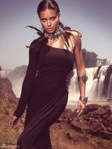 组图：巴西超模阿德瑞娜-利玛登《Vogue》封面