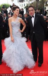 幻灯图集：凯特-贝金赛尔蓝色纱裙美轮美奂