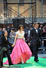 组图：第24届东京电影节 评委范冰冰粉裙现绿毯