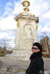 组图：惠英红柏林街拍 将与陈键锋合作拍戏