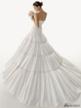 组图：超模芭芭拉唯美婚纱写真 典雅纯净秀美背