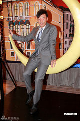 高清组图：杨千嬅热拍时装片诠释曲折爱情