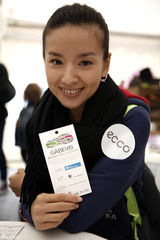 组图：董洁远赴丹麦做慈善 行走6公里募集善款