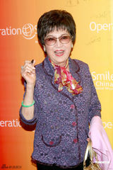 高清图：关之琳盛装出席慈善晚宴 拒谈与陈泰铭恋情