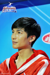 组图：陈楚生星跳十米高分 获赞完美