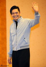 组图：《大上海》主创亮相新加坡 周润发搞笑全场