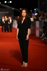 组图：金马红毯群星闪耀 舒淇深V亮胸性感爆棚