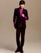 组图：张峻宁秋冬装引领潮流 花样美男外形俊朗