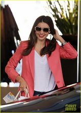 组图：米兰达化身小野猫登杂志 泡泡浴甜美诱人